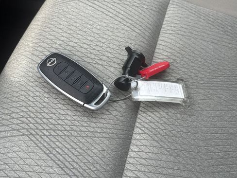 Used 2025 Nissan Rogue SV image 20