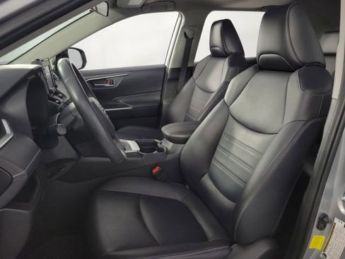 Used 2019 Toyota RAV4 XLE Premium w/ Cold Weather Package FWD image 14