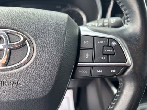 Used 2021 Toyota Highlander XLE AWD/4WD image 15