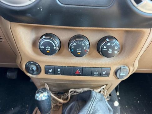 Used 2012 Jeep Wrangler Unlimited Rubicon w/ Connectivity Group AWD/4WD image 13