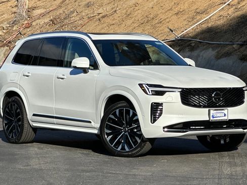 New 2026 Volvo XC90 T8 Plus image 2