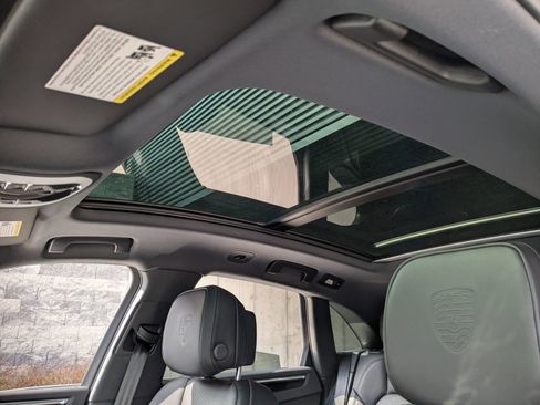 New 2026 Porsche Macan image 28