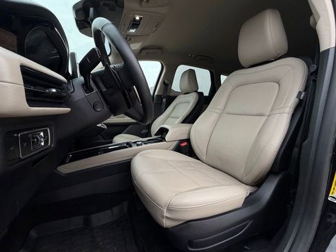 Used 2025 Lincoln Corsair Reserve w/ Towing Package image 6