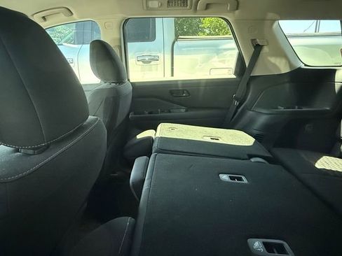 Certified 2025 Nissan Pathfinder SV FWD image 8
