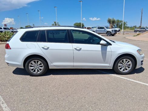 Used 2017 Volkswagen Golf SportWagen FWD image 6