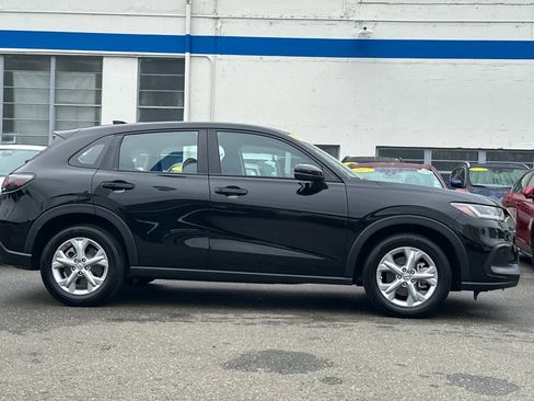 Used 2024 Honda HR-V LX image 3
