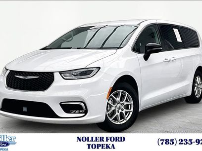 Used 2024 Chrysler Pacifica Touring-L