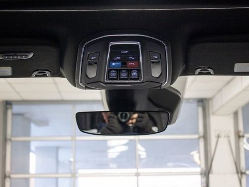 Used 2024 Jeep Wagoneer 4WD w/ Premium Group I image 19