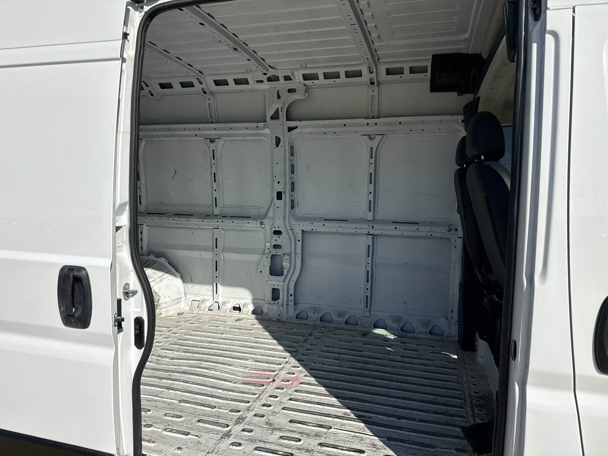 Used 2023 RAM ProMaster 2500 FWD image 13