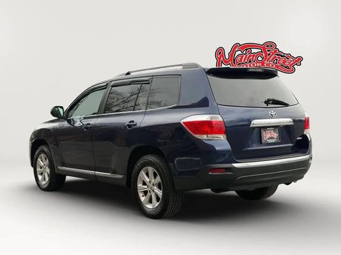 Used 2011 Toyota Highlander SE w/ Tow Pkg image 5