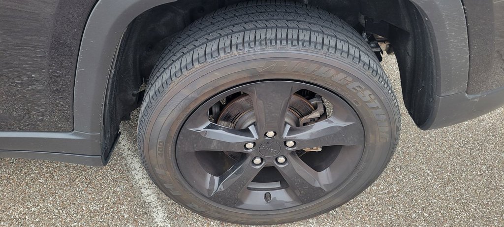 Used 2024 Jeep Grand Cherokee Altitude AWD/4WD image 9