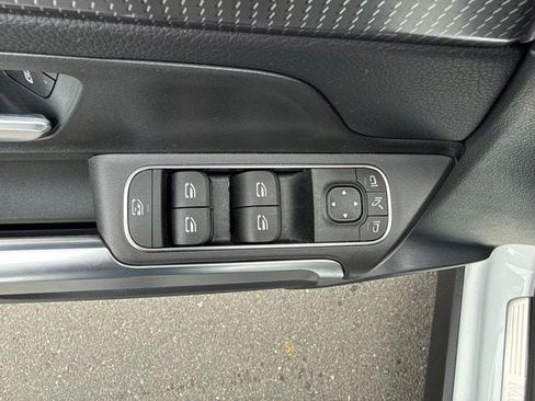 Used 2022 Mercedes-Benz GLB 250 4MATIC image 23