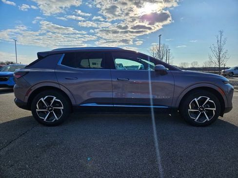 Used 2025 Chevrolet Equinox EV LT image 8