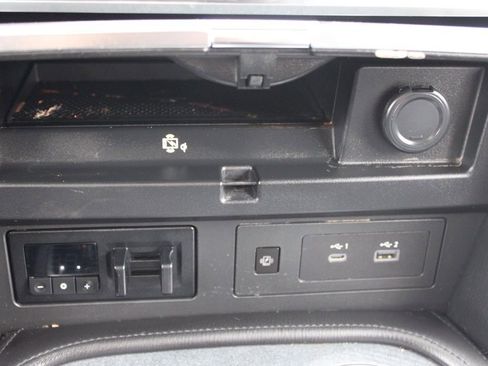 Used 2021 Nissan Armada SV image 39