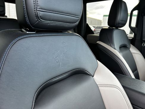 Used 2024 Ford Bronco Wildtrak image 14