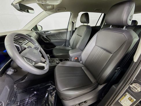 Used 2023 Volkswagen Tiguan SE image 5