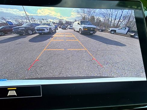 Used 2022 Chevrolet Bolt EUV LT w/ Comfort Package image 20