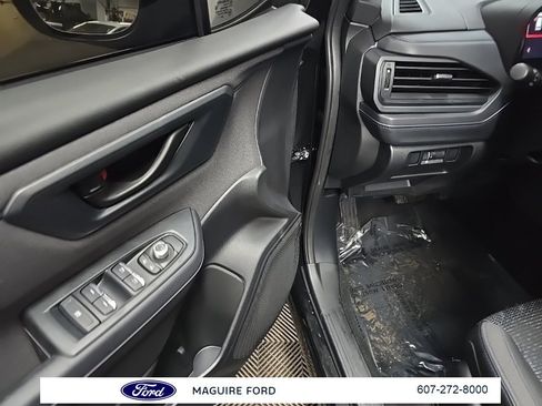 Used 2025 Subaru Forester Premium image 31