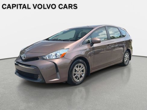 Used 2017 Toyota Prius V Four FWD image 6