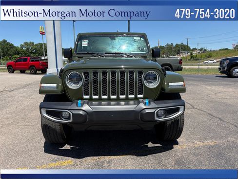 Used 2023 Jeep Wrangler Unlimited Sahara AWD/4WD image 3
