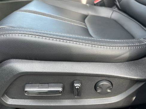 Used 2025 Honda Pilot Touring image 12