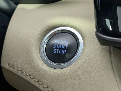 Used 2021 Toyota Highlander XLE FWD image 29