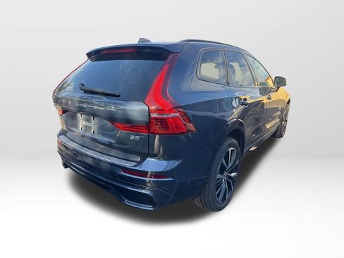 Used 2023 Volvo XC60 B5 Plus image 3