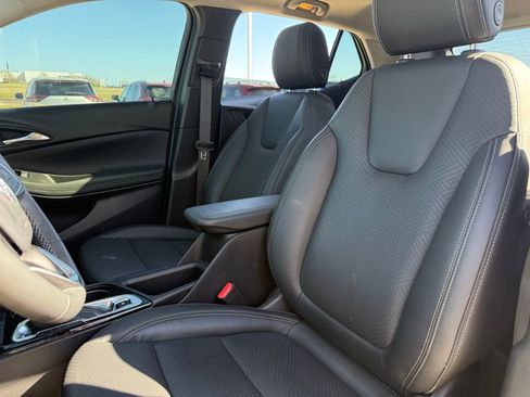 Used 2023 Buick Encore GX Essence w/ Experience Buick Package image 11