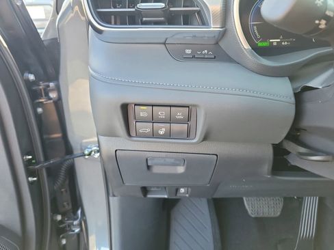 New 2025 Toyota Highlander Platinum image 32