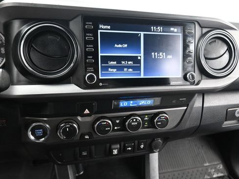 Used 2022 Toyota Tacoma TRD Off-Road image 9