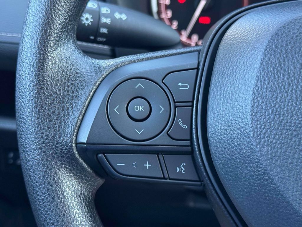 Used 2025 Toyota RAV4 LE AWD/4WD image 24
