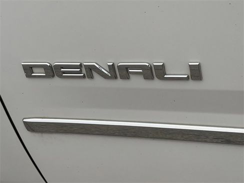 Used 2017 GMC Yukon Denali w/ Open Road Package image 9