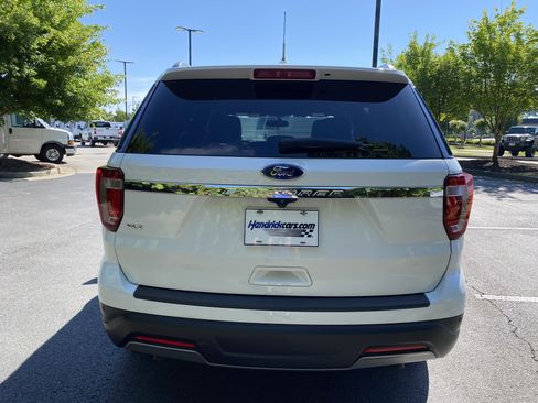 Used 2019 Ford Explorer XLT w/ Equipment Group 202A FWD image 8