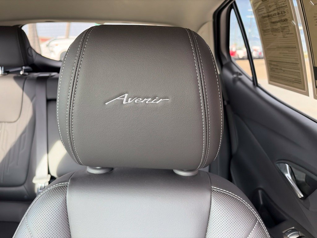 Used 2025 Buick Encore GX Avenir w/ Avenir Technology Package FWD image 17