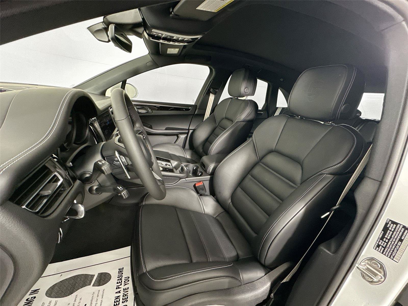 Used 2026 Porsche Macan Turbo Electric AWD/4WD image 5