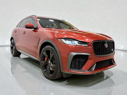 Used 2021 Jaguar F-PACE SVR image 15