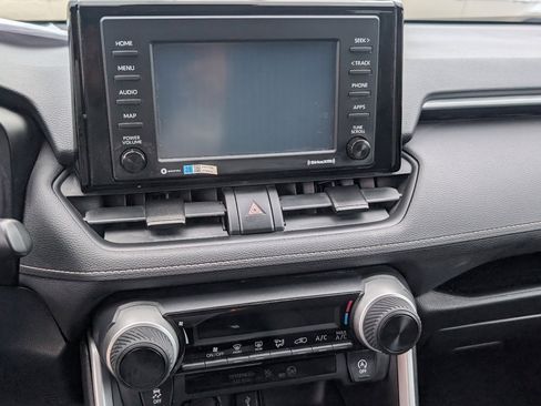 Used 2020 Toyota RAV4 LE image 16