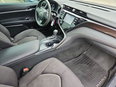 Used 2020 Toyota Camry LE FWD image 27