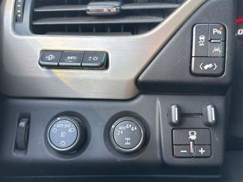 Used 2017 GMC Yukon Denali w/ Open Road Package image 25