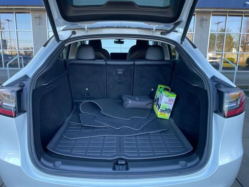 Used 2023 Tesla Model Y Performance image 20
