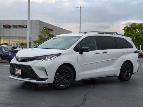 Used 2025 Toyota Sienna XSE w/ XSE Premium Package AWD/4WD image 2