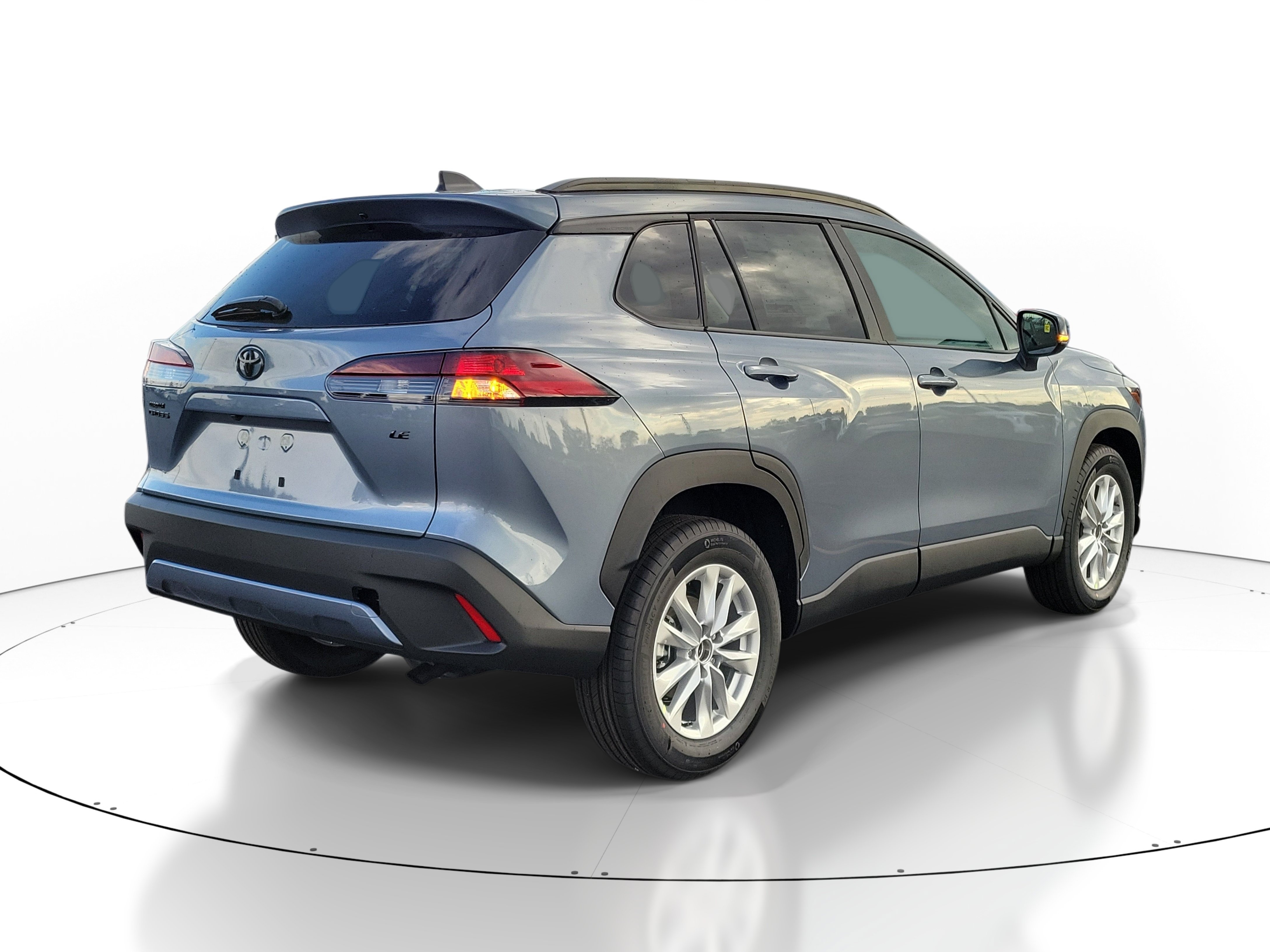 New 2026 Toyota Corolla Cross LE w/ Moonroof Package FWD image 4