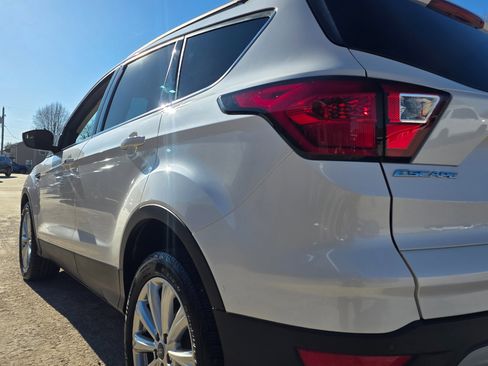 Used 2019 Ford Escape SEL image 16