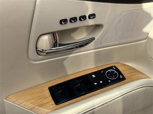 Used 2015 Lexus RX 450h FWD image 18