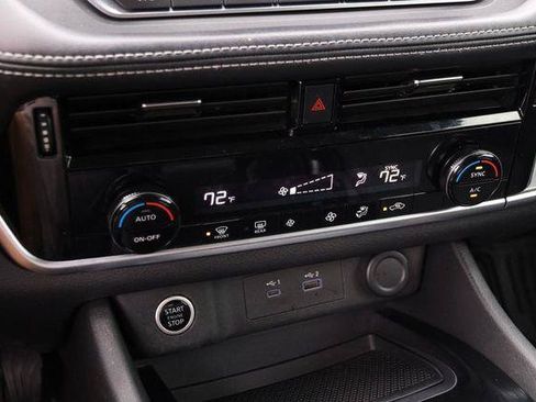 Used 2021 Nissan Rogue SV FWD image 18