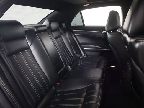 Used 2018 Chrysler 300 S image 33