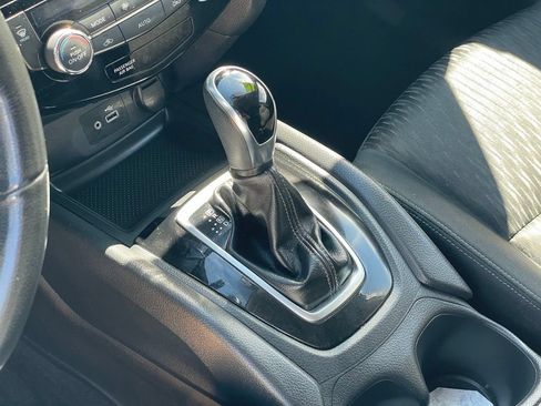 Used 2018 Nissan Rogue SV AWD/4WD image 26