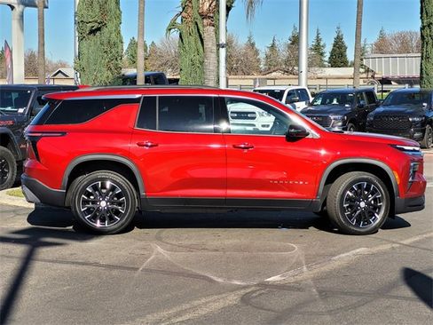 New 2026 Chevrolet Traverse LT w/ Sun and Wheel Package image 3