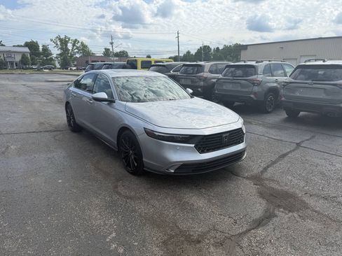 Used 2024 Honda Accord Touring image 4