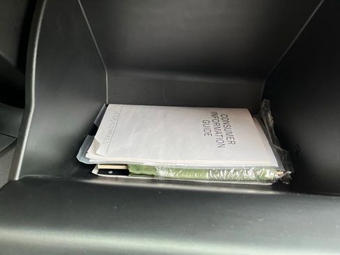 Used 2025 Jeep Compass Limited image 33